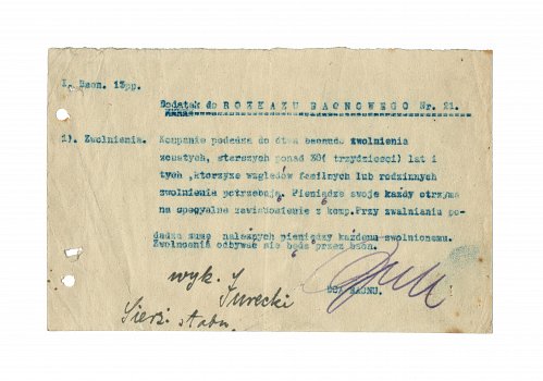 Wymiary: wysokość -14 cm, szerokość - 21 cm; Materiał: papier; Technika: druk maszynowy; Pochodzenie: G&oacute;rny Śląsk; Datacja: 21.VI.1921 r. 
Dodatek do rozkazu baonowego nr 21 z dnia 21 czerwca 1921 r. informujący, że kompanie podadzą do dow&oacute;dztwa baonu informację o zwolnieniach żołnierz żonatych, starszych (po 30 roku życia) i tych, kt&oacute;rzy ze względ&oacute;w rodzinnych zwolnienia potrzebują.