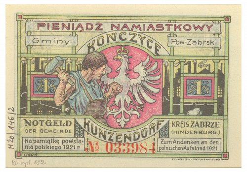 Numer inwentarzowy: MŻo/12-2; Wymiary: Szerokość - 9,8 cm; Wysokość - 6,8 cm; Materiał: papier; Technika: drukarska; Pochodzenie: Druk - K. Miarka sp. z o.o. w Mikołowie; Datowanie: 1922 r. 
Banknot zastępczy o nominale 1 marki wydany 1.03.1922 r. przez gminę Kończyce (powiat Zabrski) na pamiątkę powstania polskiego w 1921 roku&nbsp;(III Powstanie Śląskie). Ważny do 1.10.1923 roku. Awers: przedstawia herb szlachecki - ogończyk ukazujący srebrna strzałę, zwr&oacute;coną zieleńcem w g&oacute;rę, wspartą na p&oacute;łpierścieniu; u szczytu dwie ręce panieńskie wzniesione do g&oacute;ry. Dookoła ramka z ornamentem roślinnym w postaci liści dębu. Rewers: na środku rycina alegoryczna ukazująca mężczyznę wbijającego gw&oacute;źdź w pierś białego orła z koroną. Napisy na banknocie dwujęzyczne (niemieckie, polskie) informują o mieście emitującym, oraz wydaniu banknotu na pamiątkę powstania polskiego w 1921, na dole nr serii w kolorze czerwonym. W tle widoczny zarys miasta nocą.