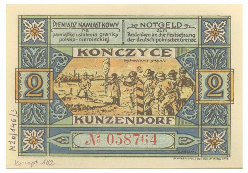 Numer inwentarzowy: MŻo/12-3; Wymiary: Szerokość - 10 cm; Wysokość - 6,9 cm; Materiał: papier; Technika: drukarska; Pochodzenie: Druk - K. Miarka sp. z o.o. w Mikołowie; Datowanie: 1922 r. 
Banknot zastępczy o nominale 2 marek wydany 1.03.1922 r. przez gminę Kończyce (powiat Zabrski)&nbsp;na pamiątkę ustalenia granicy polsko-niemieckiej. Ważny do 1.10.1923 roku. Awers: przedstawia herb szlachecki - ogończyk ukazujący srebrna strzałę, zwr&oacute;coną zieleńcem w g&oacute;rę, wspartą na p&oacute;łpierścieniu; u szczytu dwie ręce panieńskie wzniesione do g&oacute;ry. Całość zawarta w okręgu zdobionym motywami kwiatowymi. Na środku dwujęzyczne napisy z informacją o mieście i dacie wydania banknotu oraz jego ważności do 01.03.1922. Rewers: grafika przedstawiająca wykreślenie granicy polsko-niemieckiej o czym świadczą napisy u g&oacute;ry w wersji dwujęzycznej. Na dole nr serii w kolorze czerwonym. Po bokach nominały liczbowe. Całość zdobiona motywami kwiatowymi i roślinnymi.