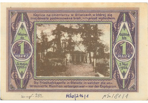 Numer inwentarzowy: MŻo/81-1; Wymiary: Szerokość - 9,5 cm; Wysokość - 6,4 cm; Materiał: papier; Technika: drukarska; Pochodzenie: brak danych; Datowanie: 1922 r. 
Banknot zastępczy o nominale 1 marki wydany dla gminy Knur&oacute;w 3 maja 1922 r., ważny do 03 maja 1923r. Banknot wydany&nbsp;na pamiątkę przydzielenia Knurowa do Polski; na awersie widok kopalni knurowskiej.&nbsp;Na rewersie rycina kaplicy na cmentarzu w Gliwicach.