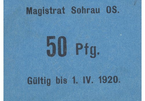 Numer inwentarzowy: MŻo/1289; Wymiary:; Szerokość - 3 cm; Wysokość - 5,3 cm; Materiał: papier; Technika: drukarska; Pochodzenie: Żory; Datowanie: 1920 r. 
Banknot zastępczy o nominale 50 fenig&oacute;w wydany przez Magistrat Żor. Ważny do 1.04.1920 r.&nbsp;Banknot wykonany z niebieskiego kartonu, cięty nier&oacute;wno w formie kwadratu. Ma rewersie odręczny podpis (faksymile) burmistrza Żor Alfreda Raiche.